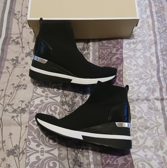 Michael Kors Skyler Bootie Sneaker - Picture 3 of 11